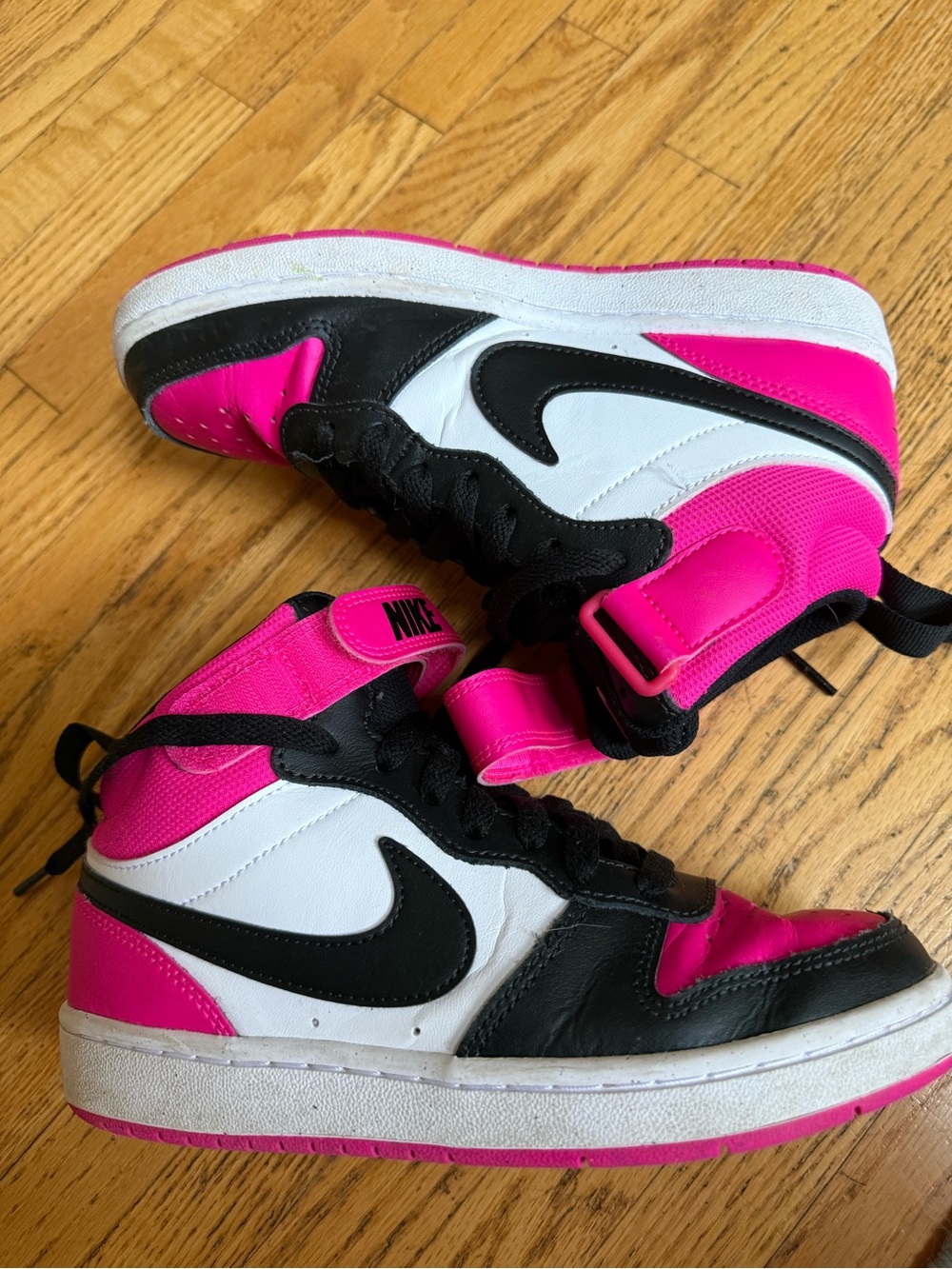 Like new Nike Black, White & Hot Pink Mid-Top Sneakers size 4 Kids Court Borough